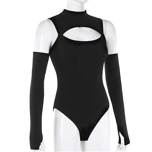 Black cold shoulder cut out long sleeve bodysuit - Picture 6 of 15